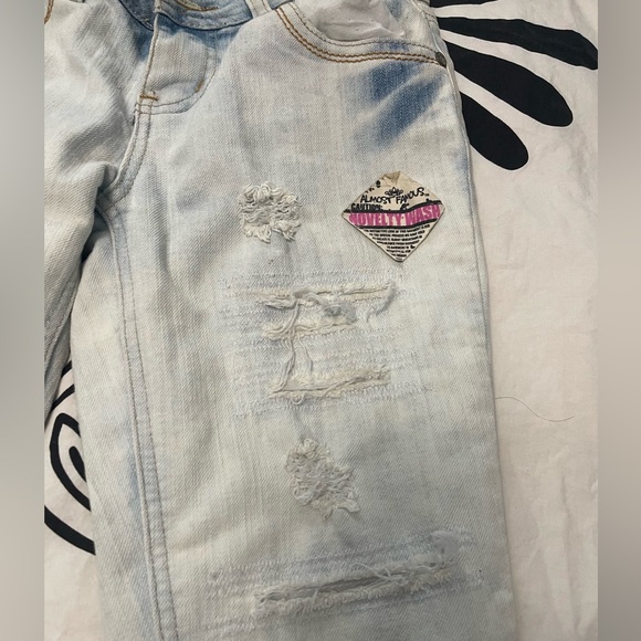 Distressed light wash denim pants - Picture 2 of 4